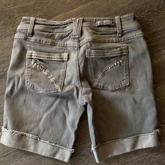 Size 3 shorts - Picture 3 of 4